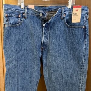 Men’s Levi’s 501 Jeans size 40-32 (New with tags)